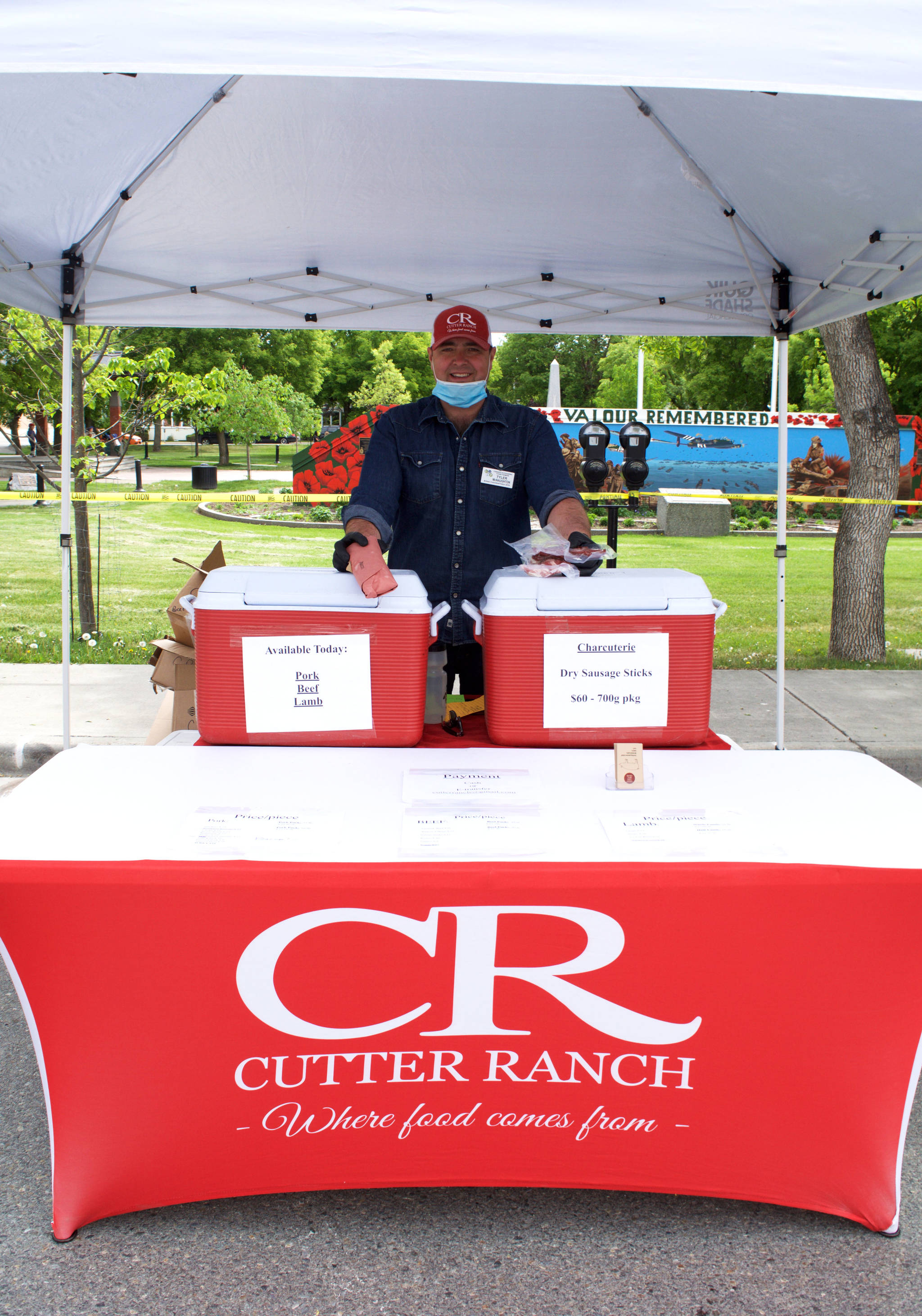 21695522_web1_200602-CDT-Farmers-Market-6_1