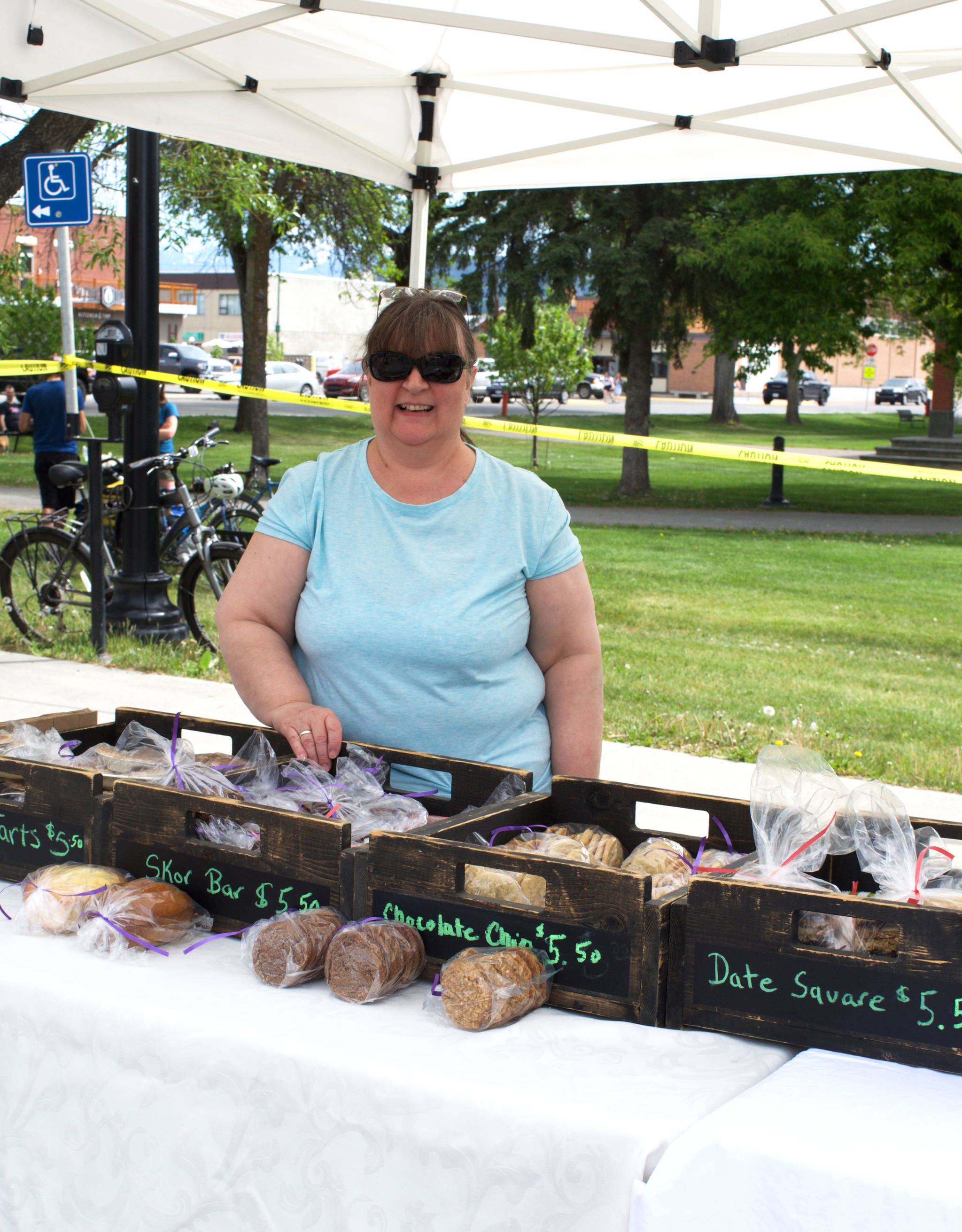 21695522_web1_200602-CDT-Farmers-Market-8_1