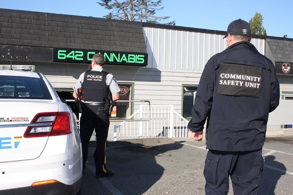 25447631_web1_190827-SNM-cannabis-raid.TimCollins