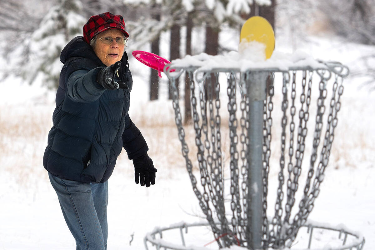 26442735_web1_210914-CDT-disc-golf-clinic-3_1