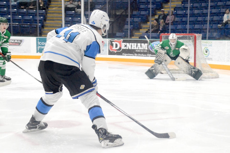 28522523_web1_copy_220322-CDT-bucks-vs-vees-1_1