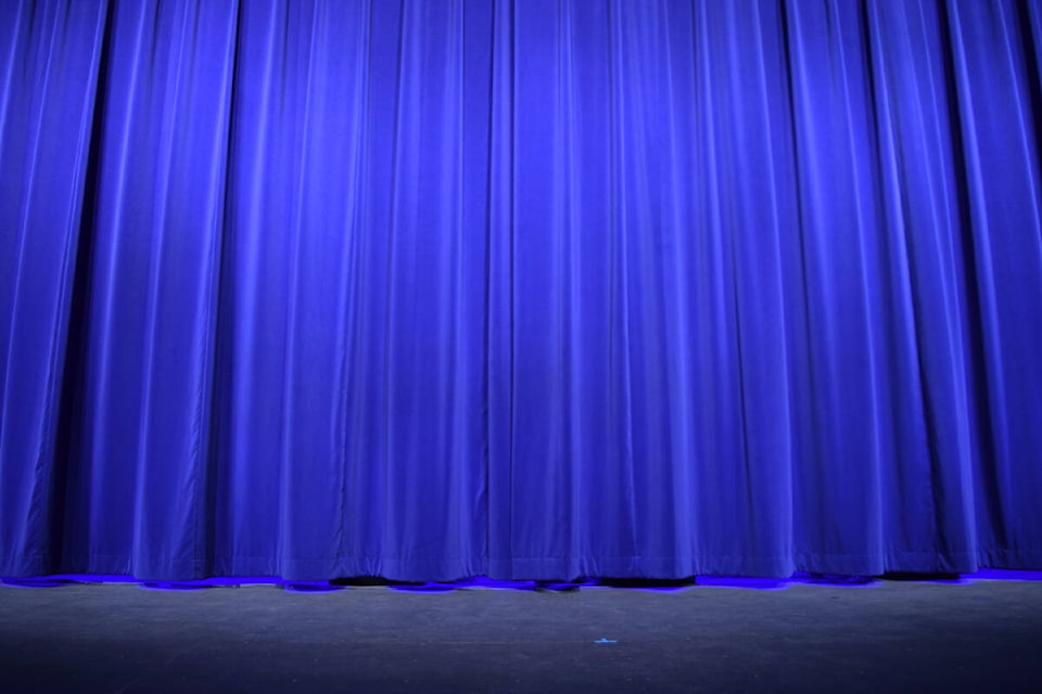 28646655_web1_220405-CDT-Raise-the-curtain-curtain_1