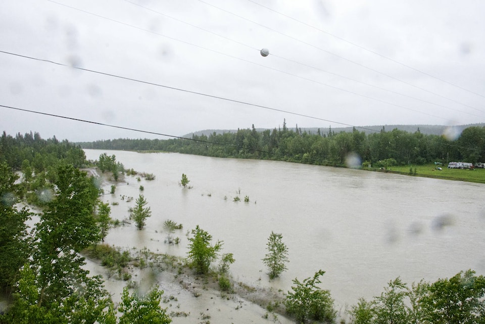 29465062_web1_220615-CDT-EKFloodWatchEnds-KootenayRiver_1