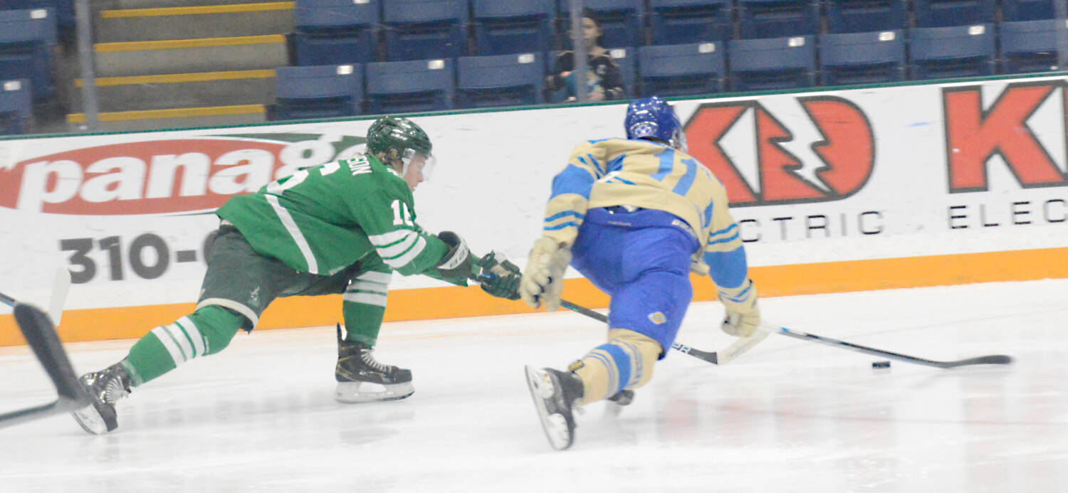 31273800_web1_221213-CDT-bucks-vees-11_1