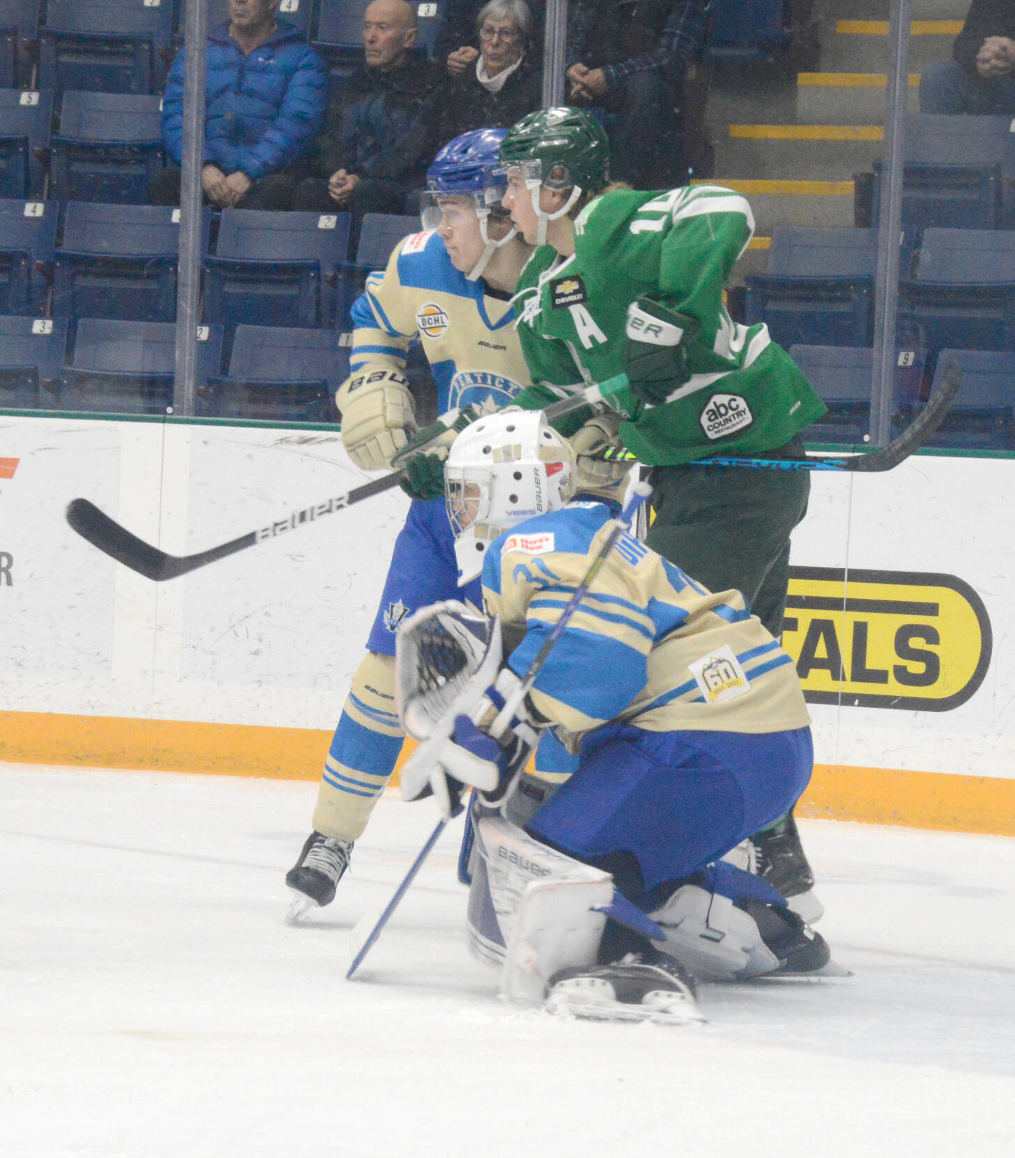 31273800_web1_221213-CDT-bucks-vees-12_1