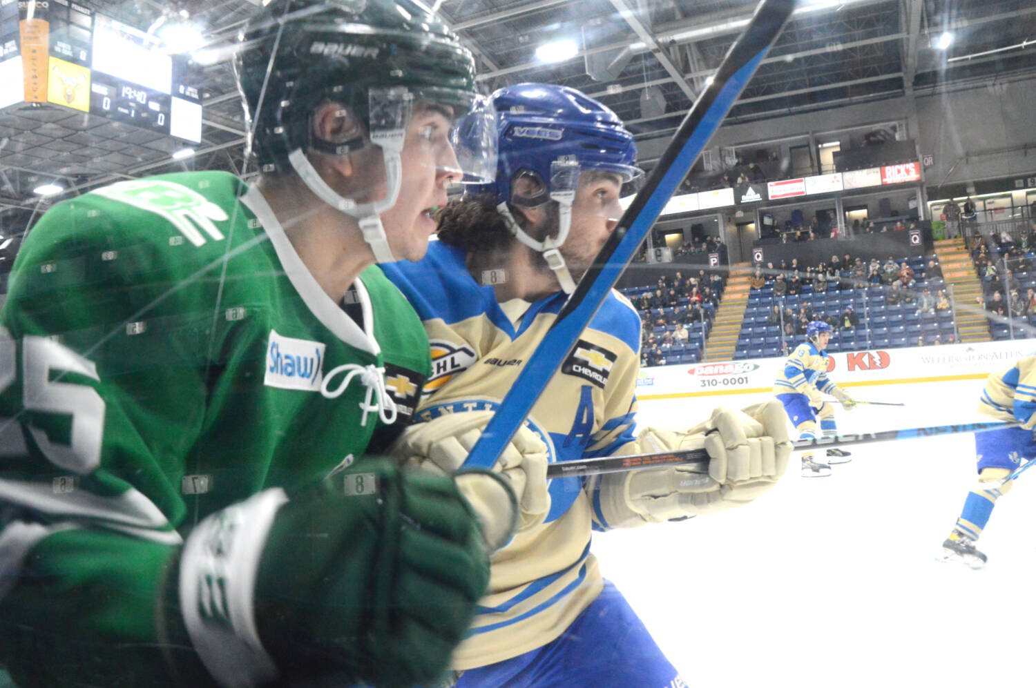 31273800_web1_221213-CDT-bucks-vees-2_1