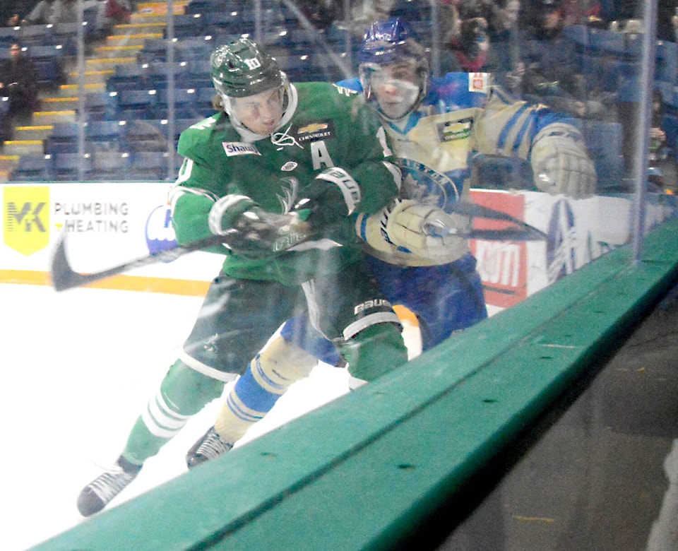 31273800_web1_221213-CDT-bucks-vees-3_1