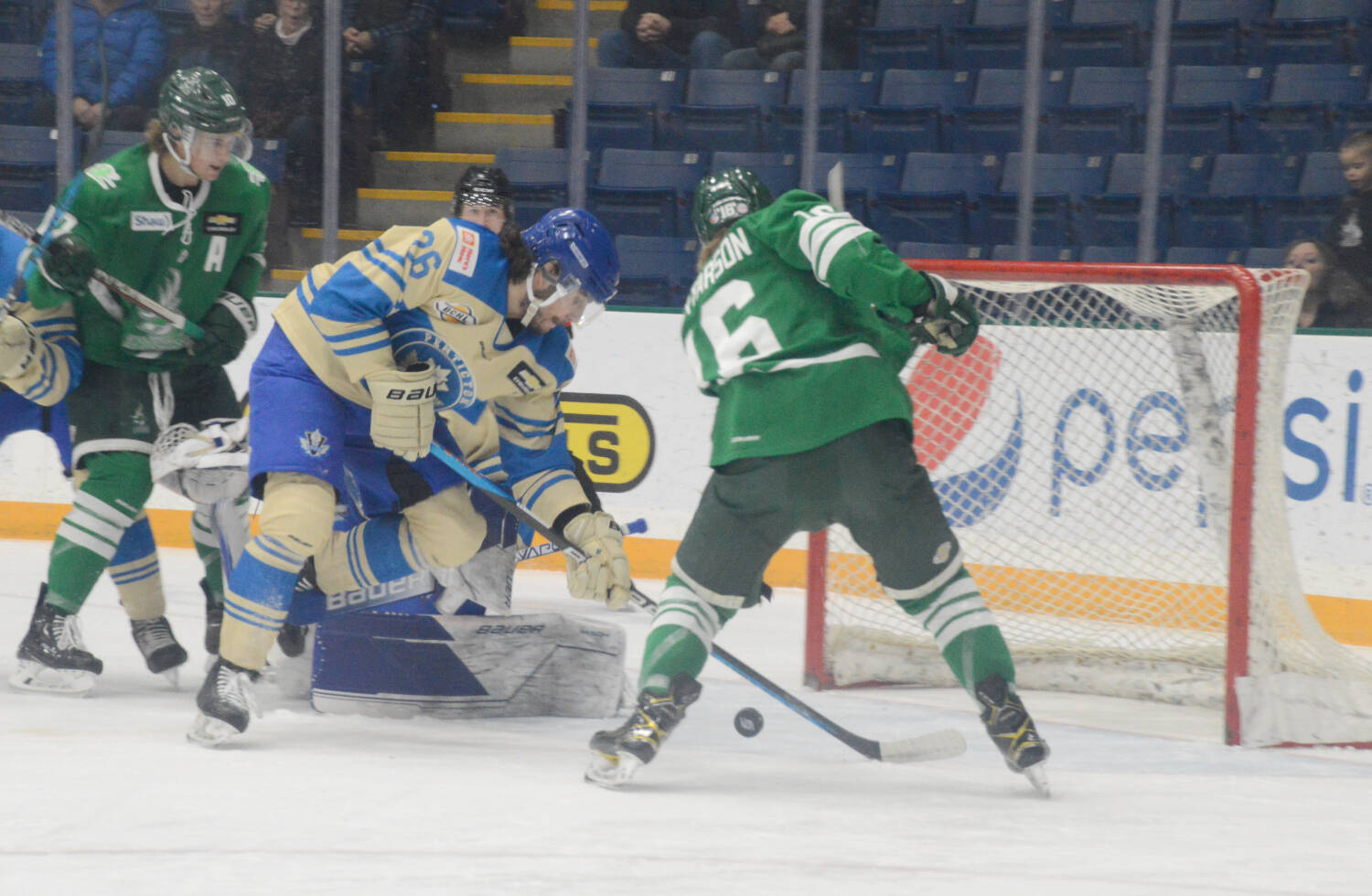 31273800_web1_221213-CDT-bucks-vees-4_1