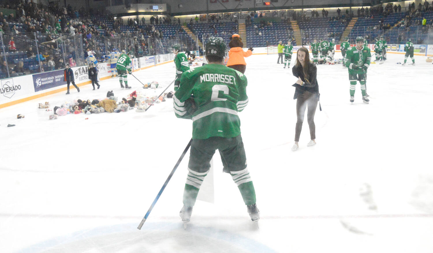 31273800_web1_221213-CDT-bucks-vees-7_1