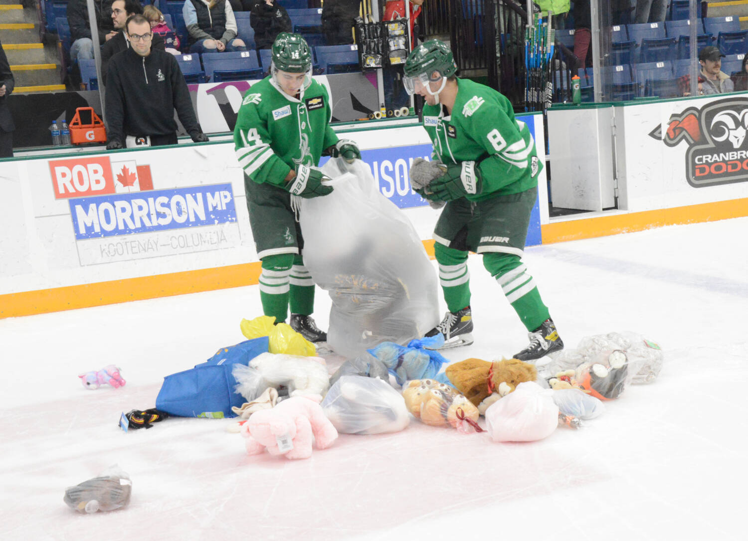 31273800_web1_221213-CDT-bucks-vees-8_1
