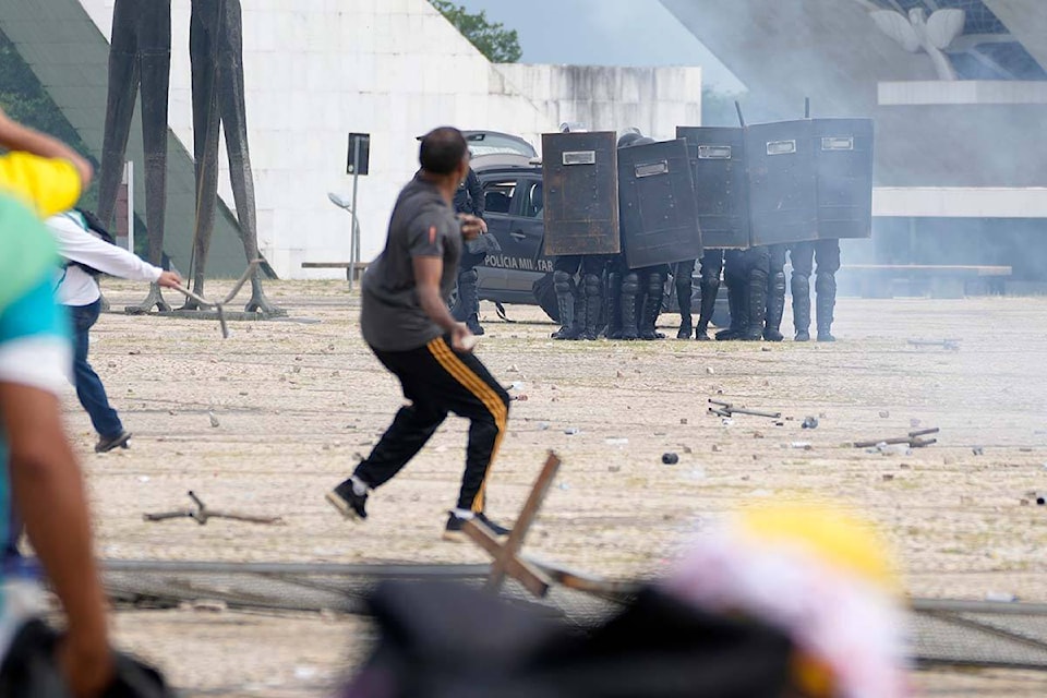 Supporters of Brazil’s former president Jair Bolsonaro clash with police as they storms the Planalto Palace in Brasilia, Brazil, Sunday, Jan. 8, 2023. Planalto is the official workplace of the president of Brazil. (AP Photo/Eraldo Peres)