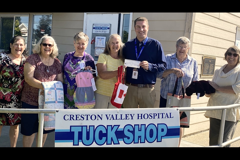 (L-R) Lynne Karey-McKenna, Barb Bayley-Attoe, and Esther Rohr, volunteers. Valerie Halliday, co-ordinator. Jason Schinbein, director, Clinical Operations at CVH. Barb Apponen and JoAnne Cowie, volunteers.