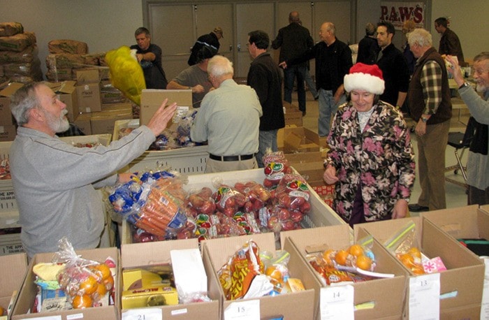 17968crestonchristmas_hamper_packing_2011