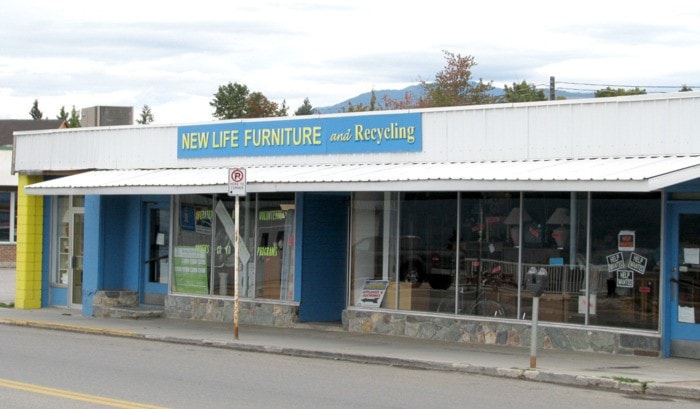64916crestonnew_life_furniture_kootenai_community_centre