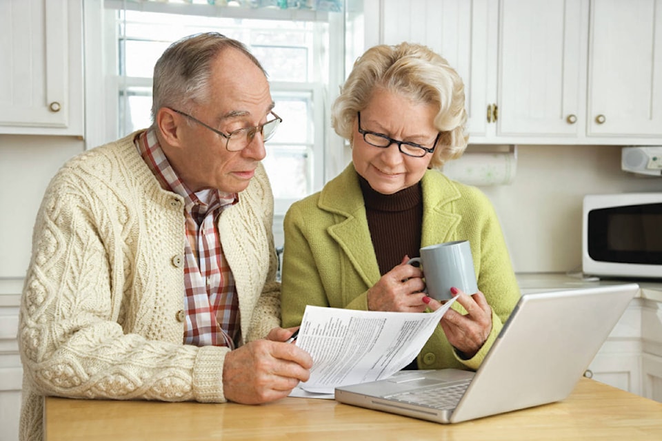 8500265_web1_37-older-couple-at-a-computer