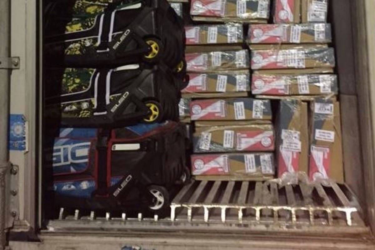8770244_web1_copy_171003-BPD-M-drugs-seized-cops