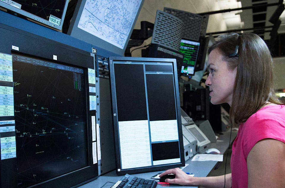 10859308_web1_Woman_airtraffic_navcanada