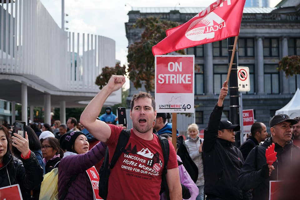 18838523_web1_hotel-workers-strike-vancouver