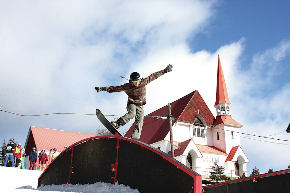 23416215_web1_201126-TDT-Top20-ski-towns-railjam_1