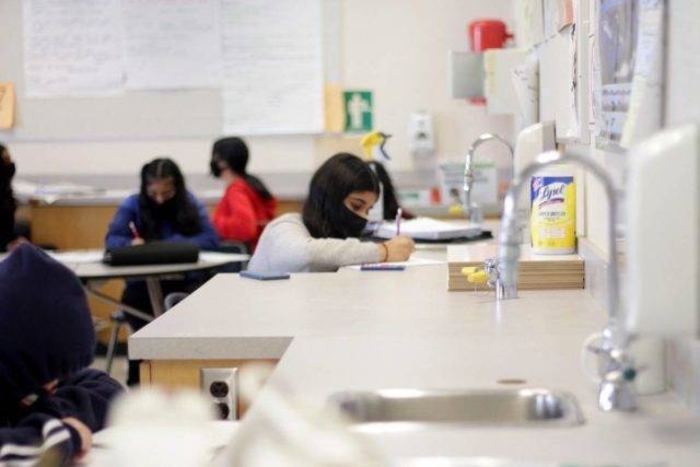 25542306_web1_24661515_web1_210401-SUL-COVID-Surrey-schools-masks_1-640x427