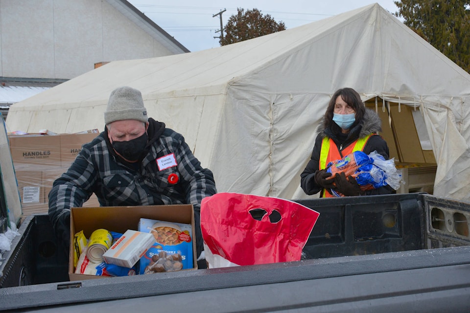 On Dec. 15, over 100 volunteers helped distribute Christmas hampers to Creston residents. (Photo by Kelsey Yates)