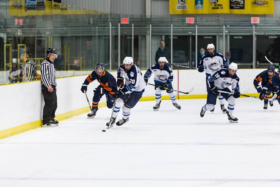 On Feb. 26, the Creston Valley Thunder Cats were defeated on their home ice 4-3 by the Beaver Valley Nitehawks. (Photo © Brandon Shaw / analogdog.ca)