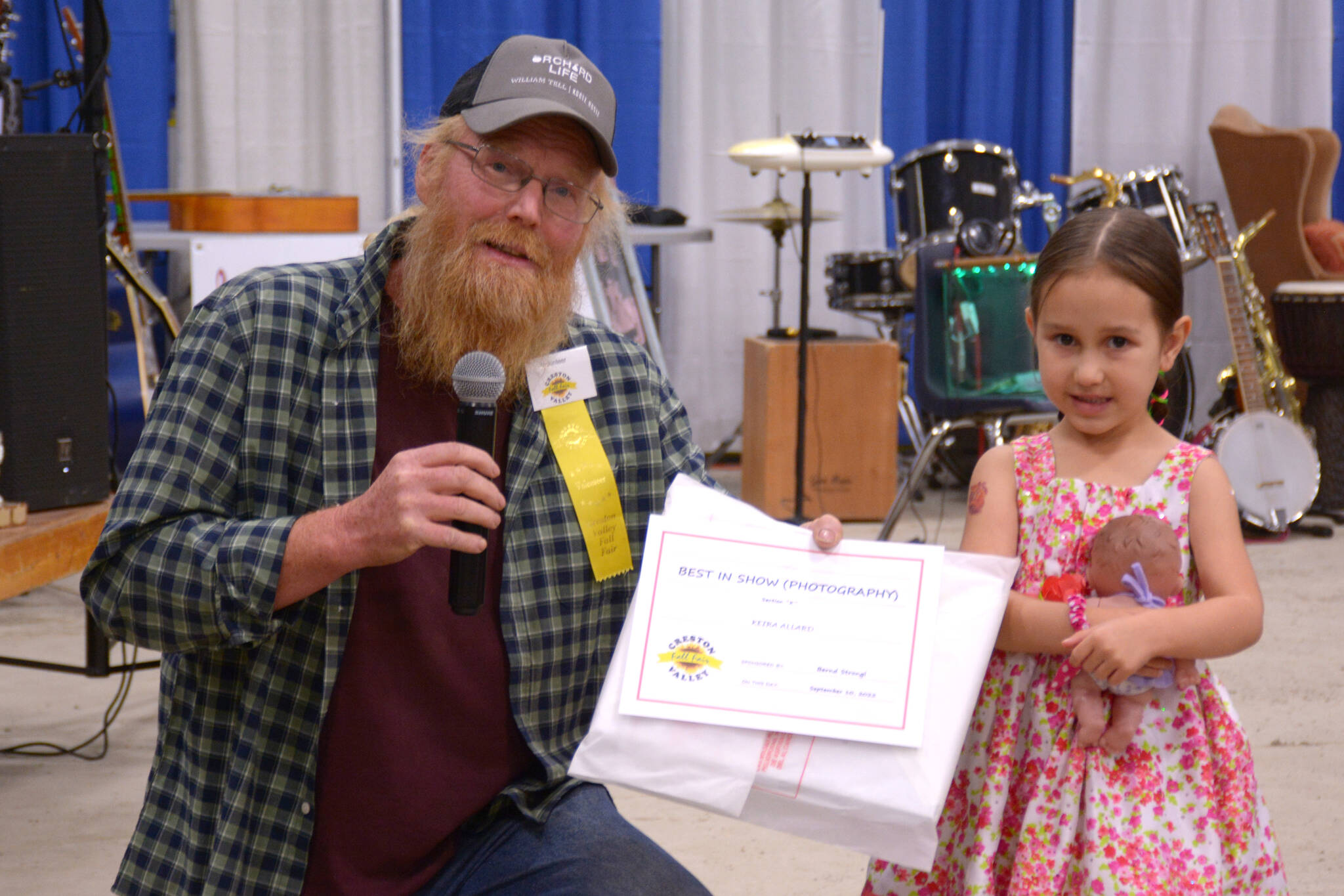 Viers poses with 4-year-old Keira Allard, winner of Best in Show for Photography. (Photo by Kelsey Yates)