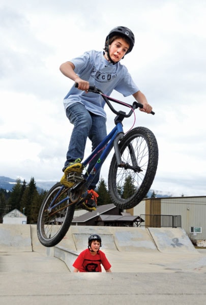 68609sicamousSICBMXbikers0402colcopy