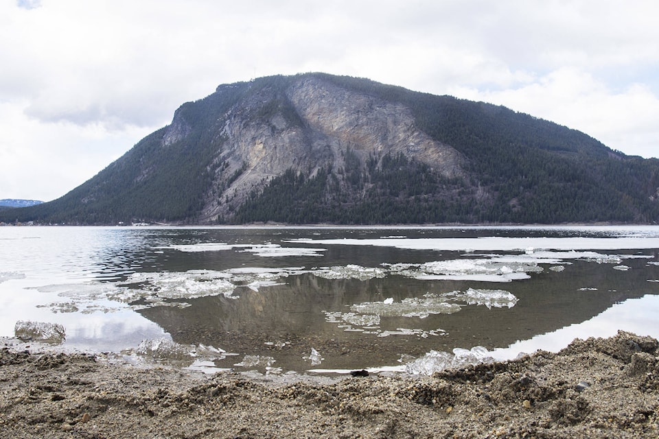 web1_20170325-SAA-Canoe-beach-JE-0005