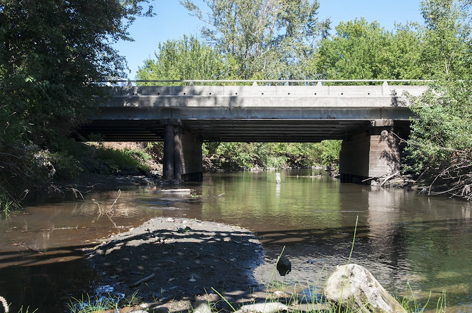 9242758_web1_20170826-SAA-Salmon-river-bridge-JE-0003