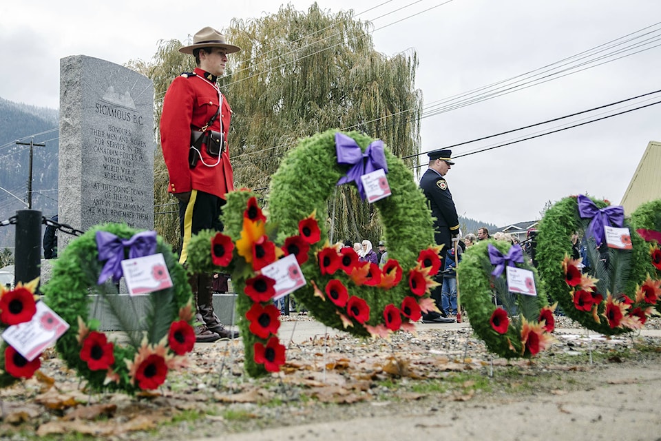 9339934_web1_171115-EVN-T-Remembrance-Day-8-col-copy