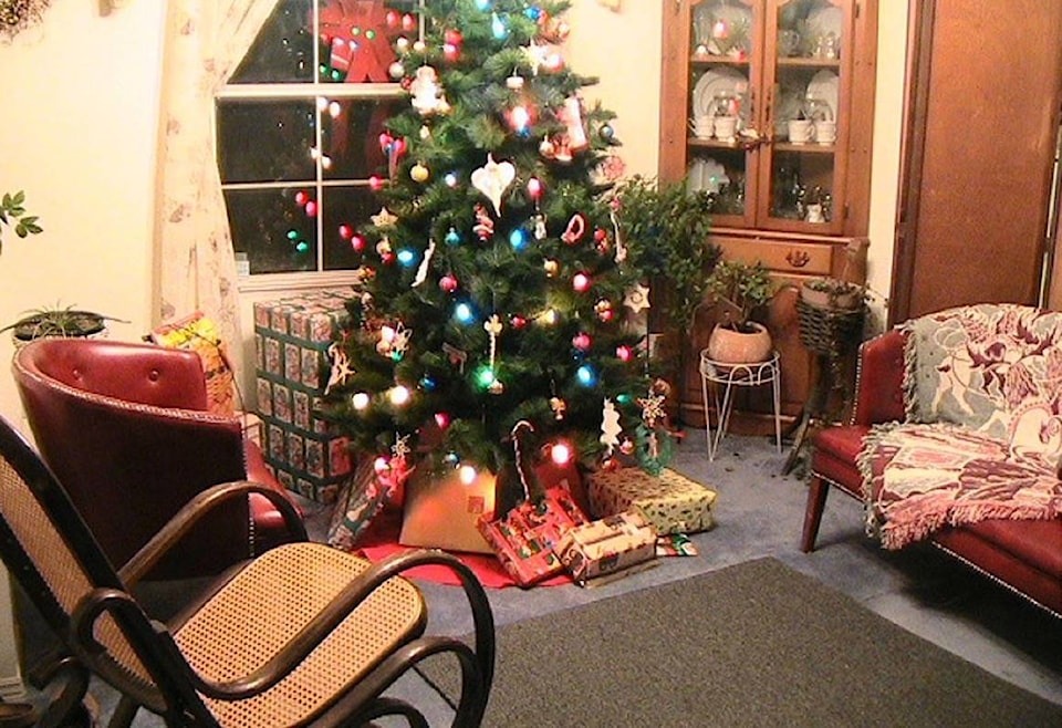 10070336_web1_171219-ACC-M-Christmas-tree-CE-Price