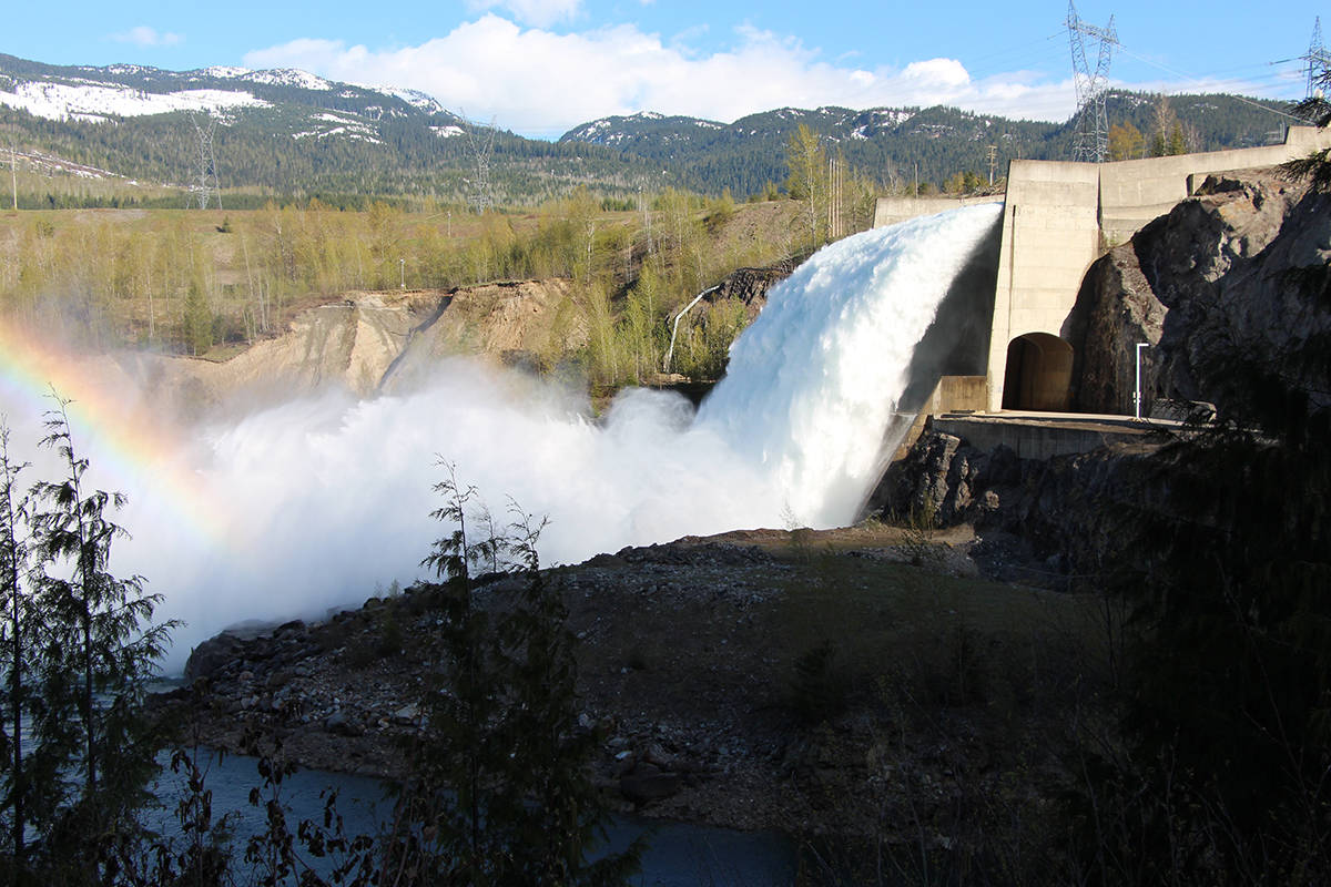 11775329_web1_180509-RTR-dam-spillway-open_3