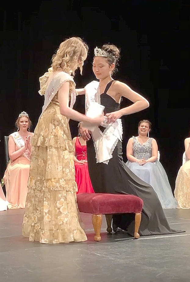 16703511_web1_190509-SUM-Pageant_2