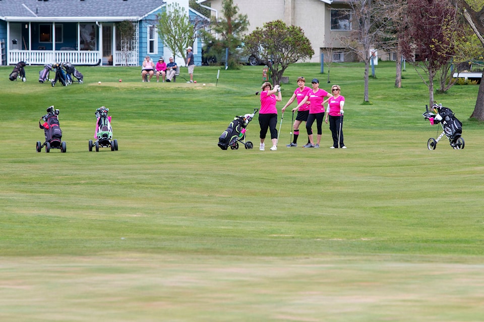 16755991_web1_190510-SAA-Pink-Ribbon-Golf-tourney2-RK