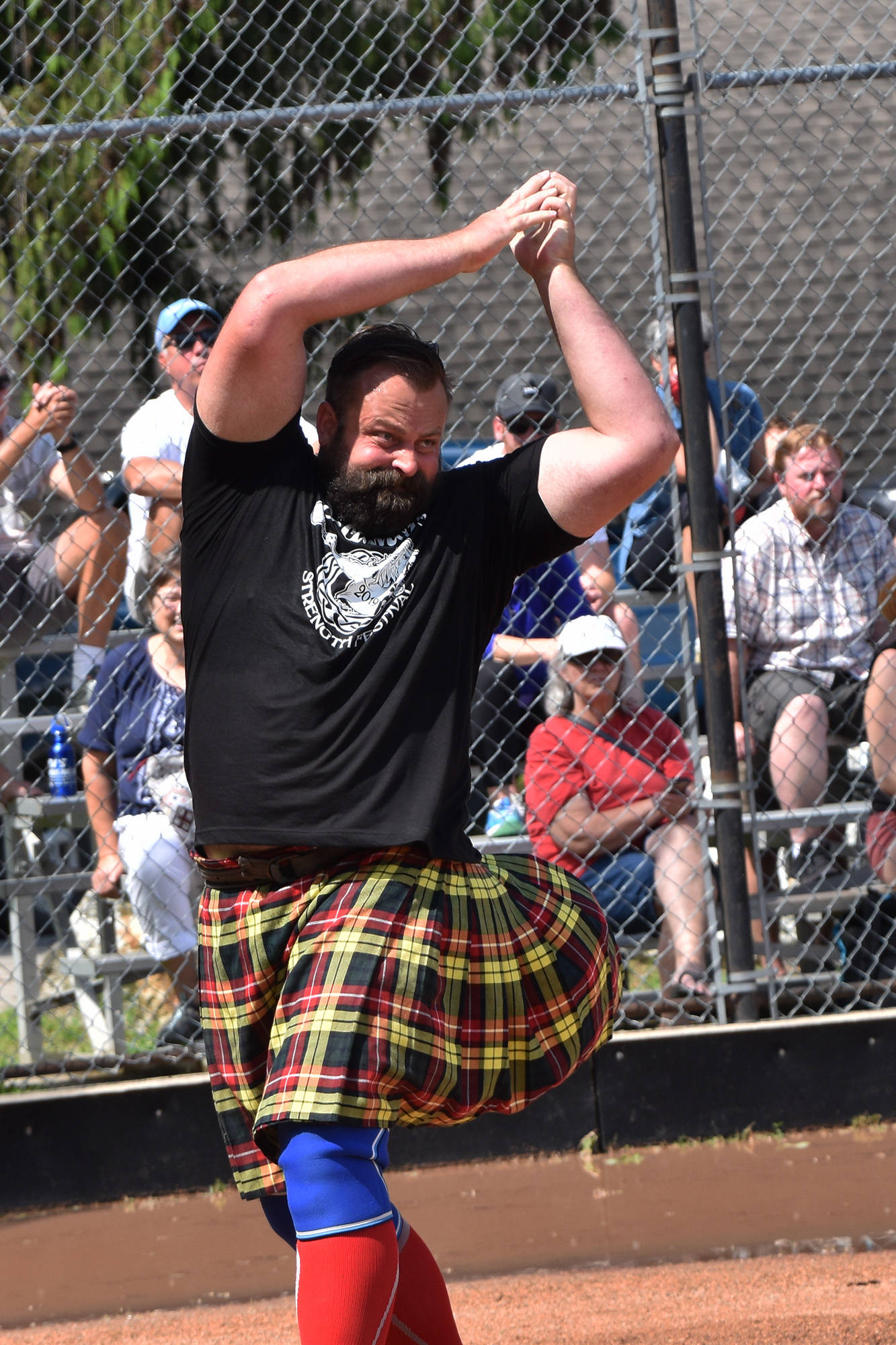 17880405_web1_190731-SAA-Sicamous_strongman3