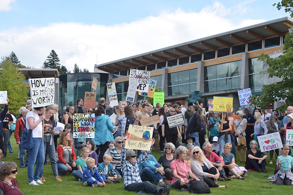 18647508_web1_copy_190925-SAA-climate-strike-crowd