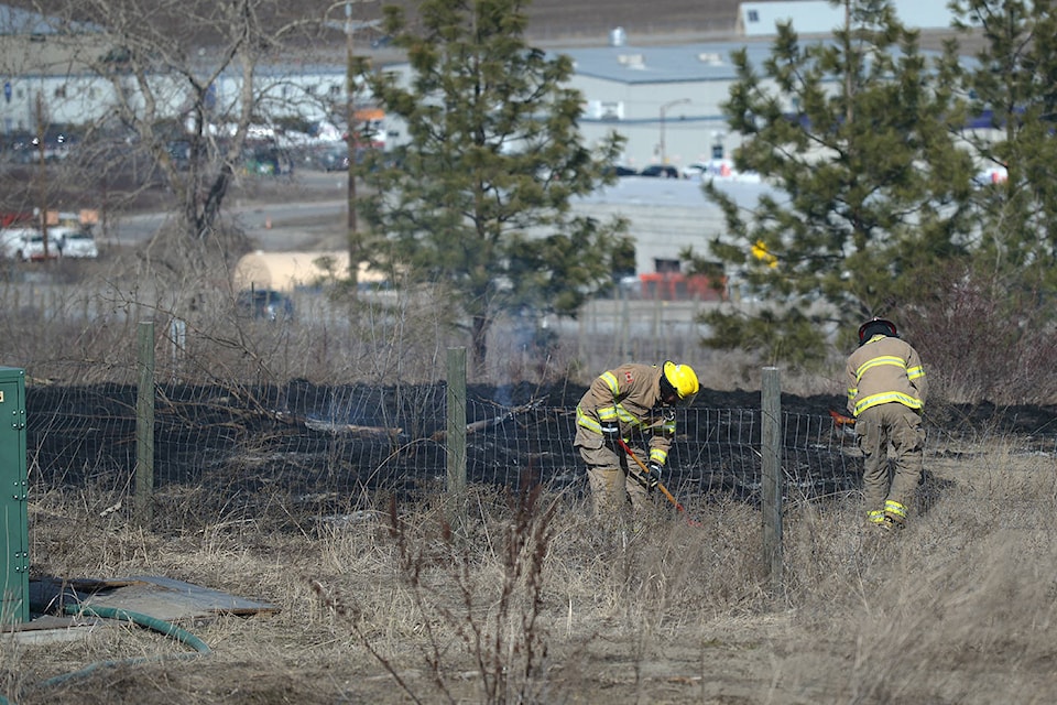 Grass fire off Pier Mac Way. (Phil McLachlan, Kelowna Capital News)