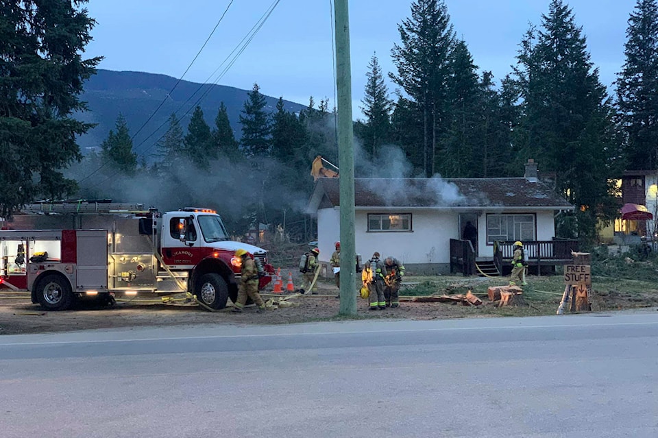 24770852_web1_210415-EVN-Sicamous-Main-Street-fire-training_1