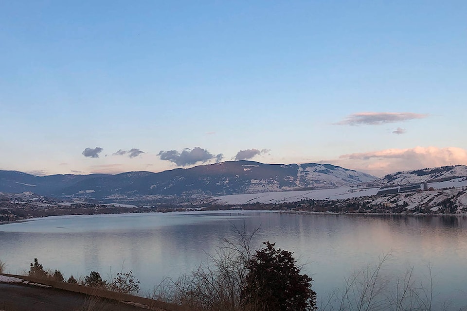 25528460_web1_okanagan-lake_1