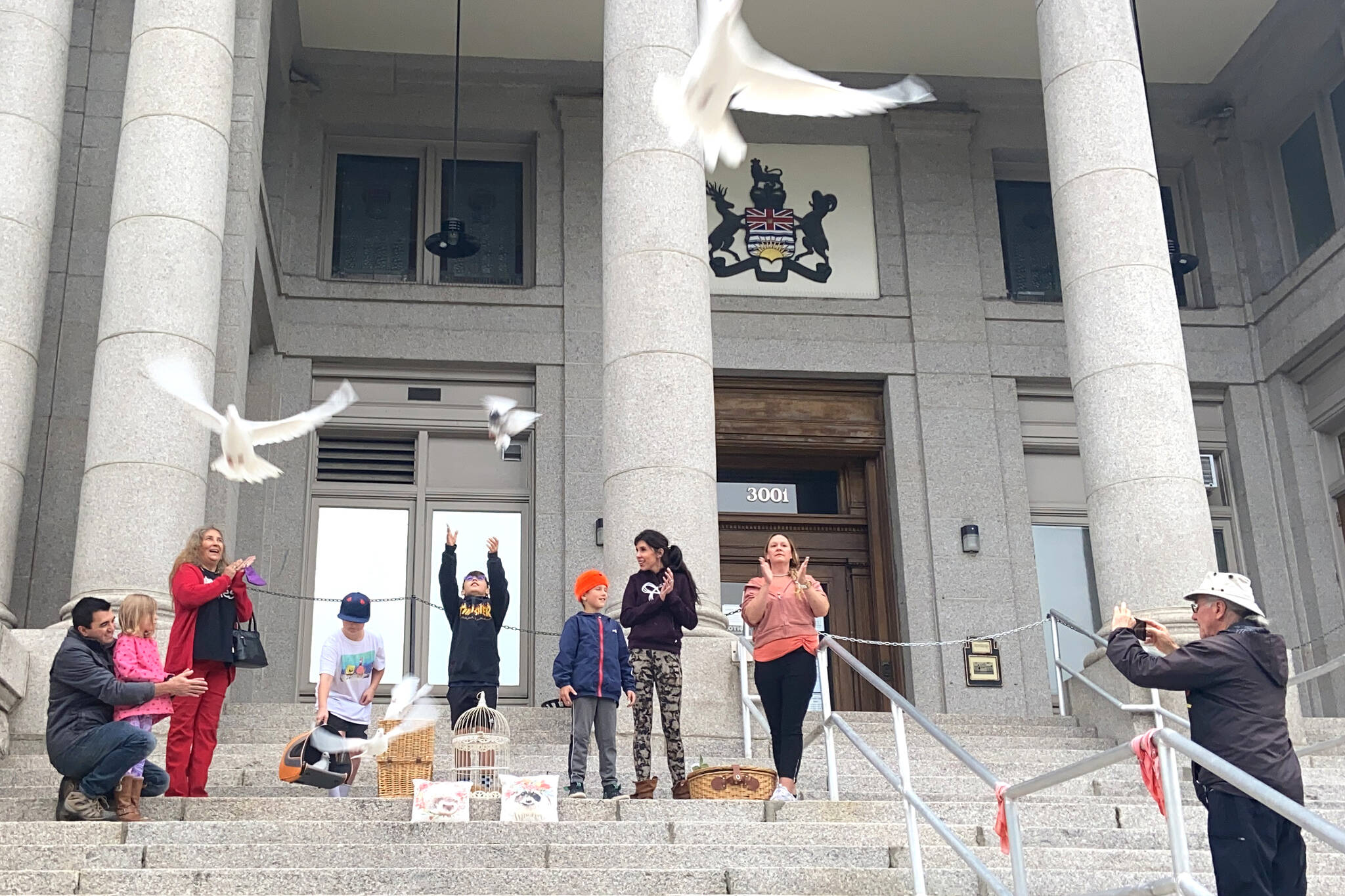 26677678_web1_211007-VMS-doves-courthouse_1