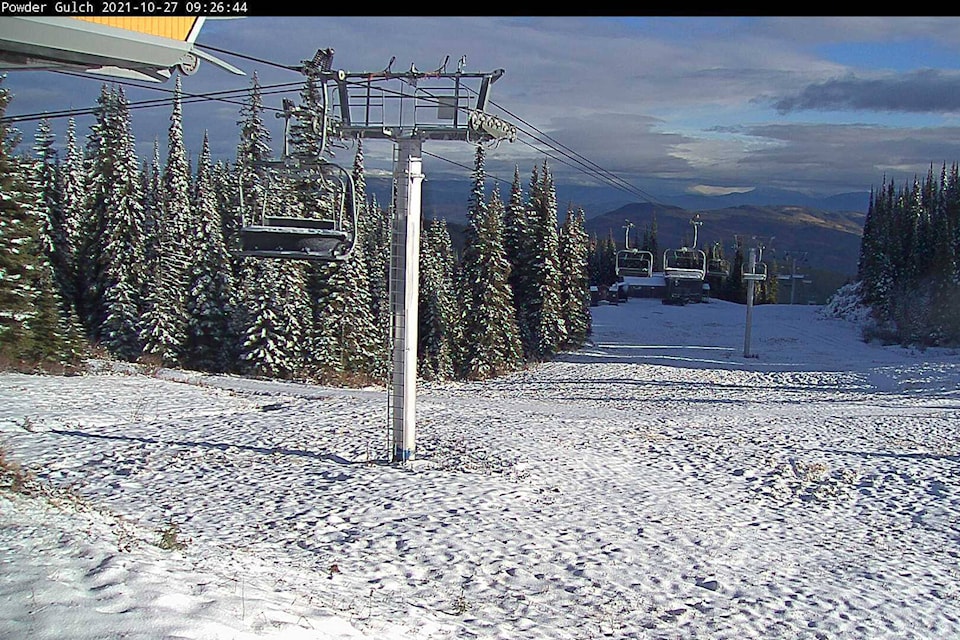 27147438_web1_211103-PWN-SNOWDAYZ-Webcamz_2