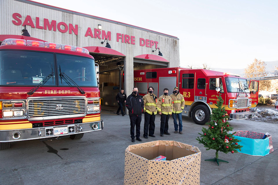 27188941_web1_201216-SAA-PRINT-Fire-dept-toy-drive_1