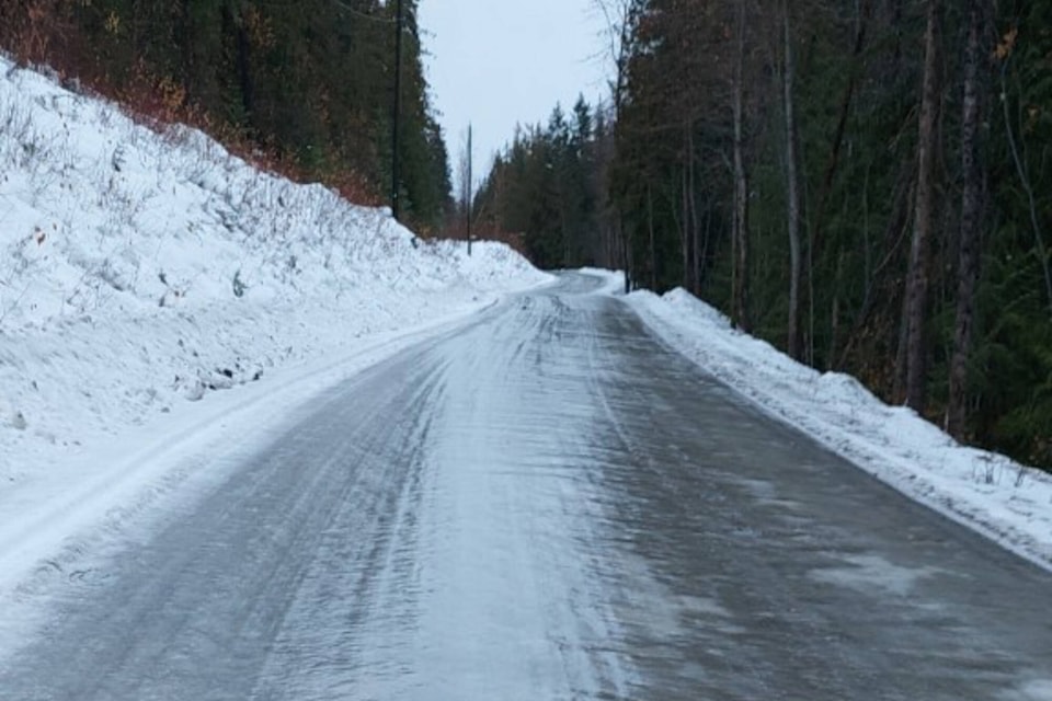 31433747_web1_230104-SAA-larch-hills-ice-road_1