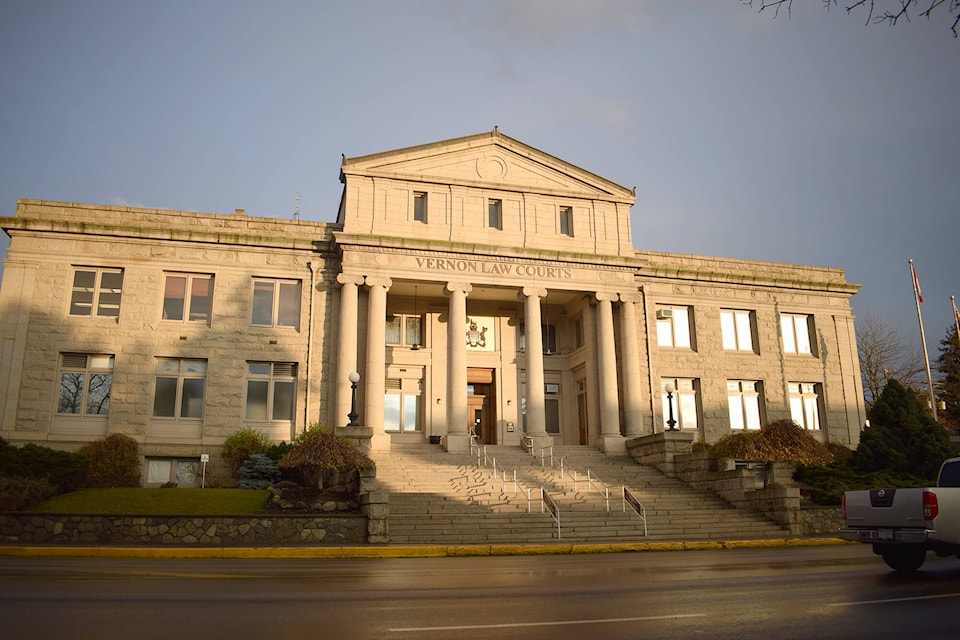 31629077_web1_Vernon-court-house