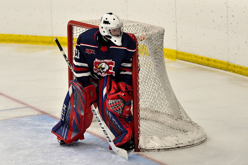 31631588_web1_230126-EVN-eagles-trivia-night-goalie_1