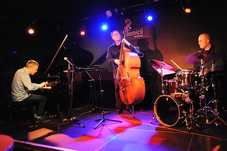 32363321_web1_230412-SAA-jazz-club-show-trio_1