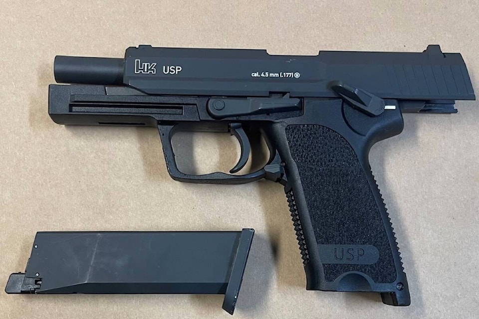 33094891_web1_230629-KCN-fake-gun_1