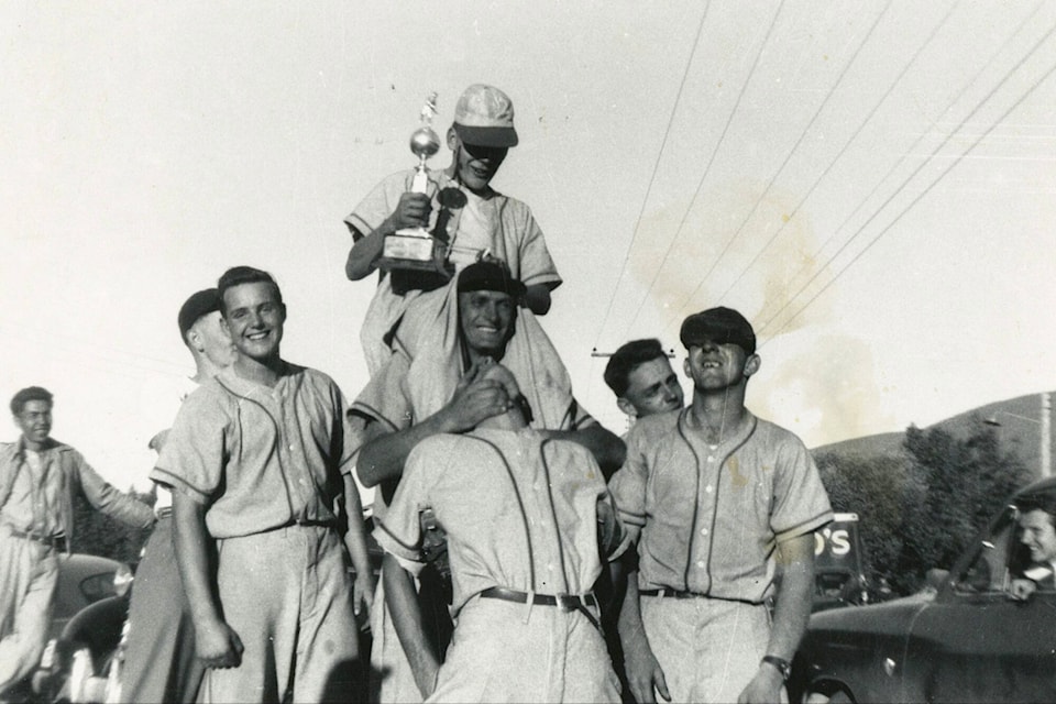 33321646_web1_230720-EVN-history-1952-baseball-champs