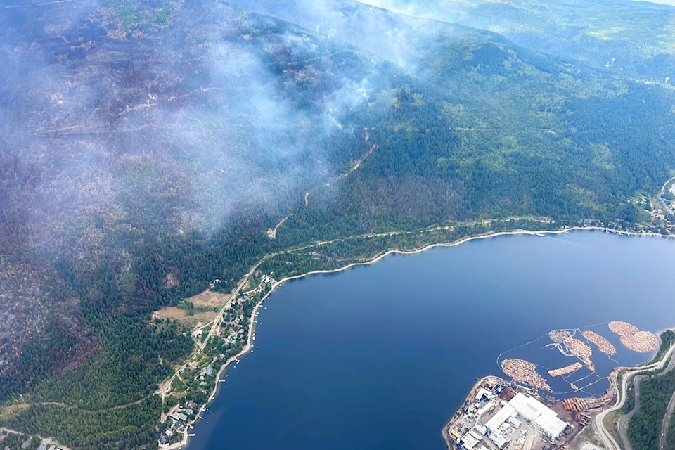 33566193_web1_230816-SAA-WEB-CSRD-fire-update_1